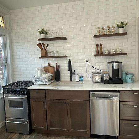 Gorgeous Victorian House!! Entire Suite In Sam'S Home New York Exterior photo